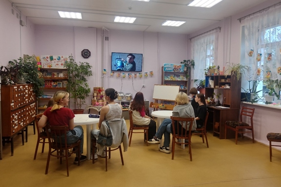 &Kcy;&icy;&ncy;&ocy;&vcy;&iecy;&chcy;&iecy;&rcy; &laquo;&Mcy;&ocy;&lcy;&ocy;&dcy;&iecy;&zhcy;&softcy; &vcy; &kcy;&ncy;&icy;&gcy;&acy;&khcy; &icy; &ncy;&acy; &ecy;&kcy;&rcy;&acy;&ncy;&iecy;&raquo;