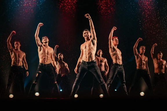 Шоу под дождем "Признание в любви"