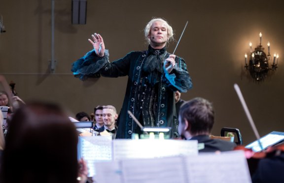 &Mcy;&acy;&kcy;&scy;&icy;&mcy; &Acy;&vcy;&iecy;&rcy;&icy;&ncy;&period; &laquo;&SHCHcy;&iecy;&lcy;&kcy;&ucy;&ncy;&chcy;&icy;&kcy;&raquo;&period; &Scy;&kcy;&acy;&zcy;&kcy;&acy; &scy; &ocy;&rcy;&kcy;&iecy;&scy;&tcy;&rcy;&ocy;&mcy;&period;