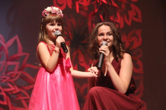 Концертная программа "Мир начинается с мамы!"