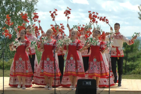 Искорка. Ансамбль песни и пляски