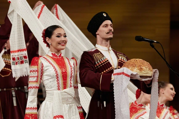 &Ncy;&acy;&mcy; &mdash; 215 &lcy;&iecy;&tcy;&excl;