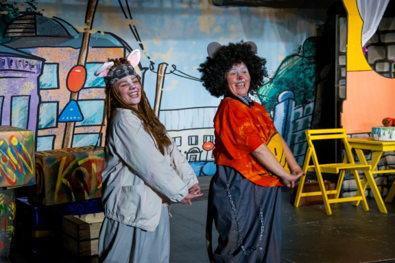 &Vcy;&iecy;&chcy;&iecy;&rcy;&icy;&ncy;&kcy;&acy; &ucy; &kcy;&ocy;&tcy;&acy; &Lcy;&iecy;&ocy;&pcy;&ocy;&lcy;&softcy;&dcy;&acy;