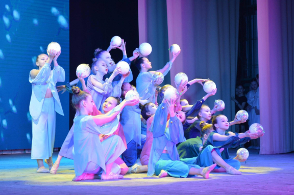 &Fcy;&iecy;&scy;&tcy;&icy;&vcy;&acy;&lcy;&softcy; "&Scy;&yucy;&rcy;&pcy;&rcy;&icy;&zcy;"